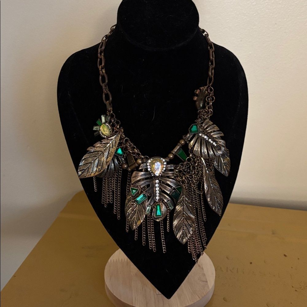 Elegant Green and Silver Leaf Necklace